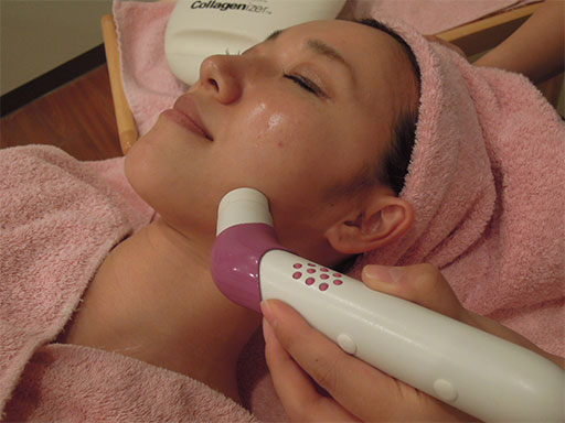 コラジェナイザーⅡの施術中の写真
