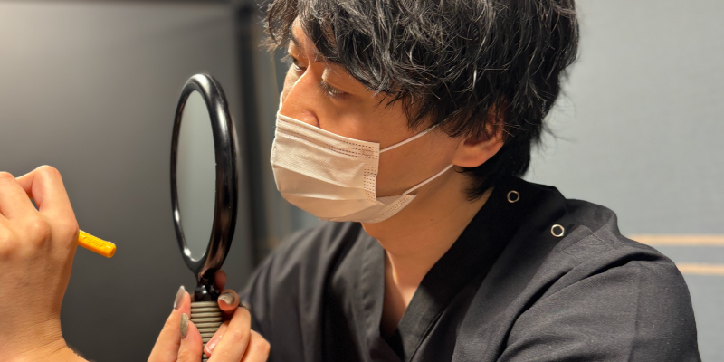恵聖会クリニックで二重整形の診察を行うイメージ