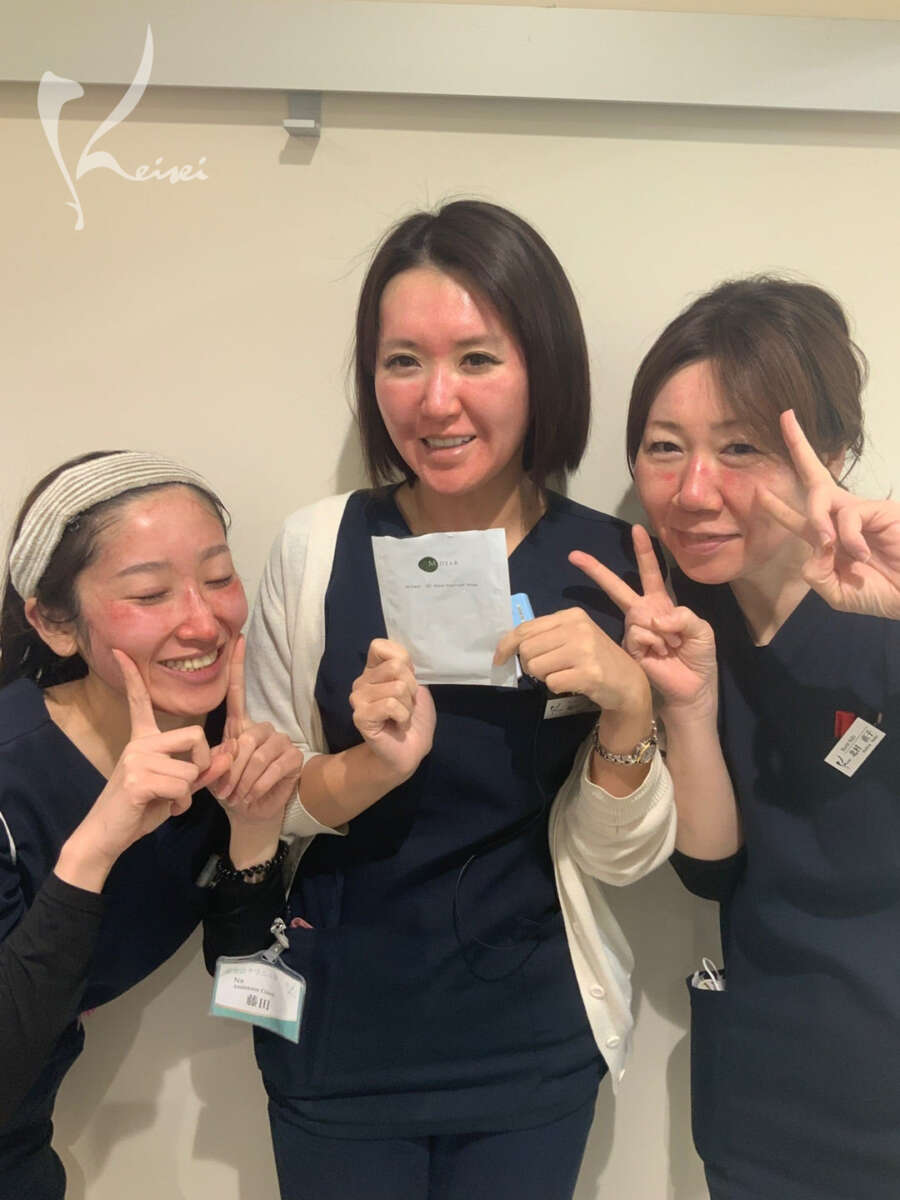 ダーマペン＋幹細胞上清液を受けた後の3人の写真